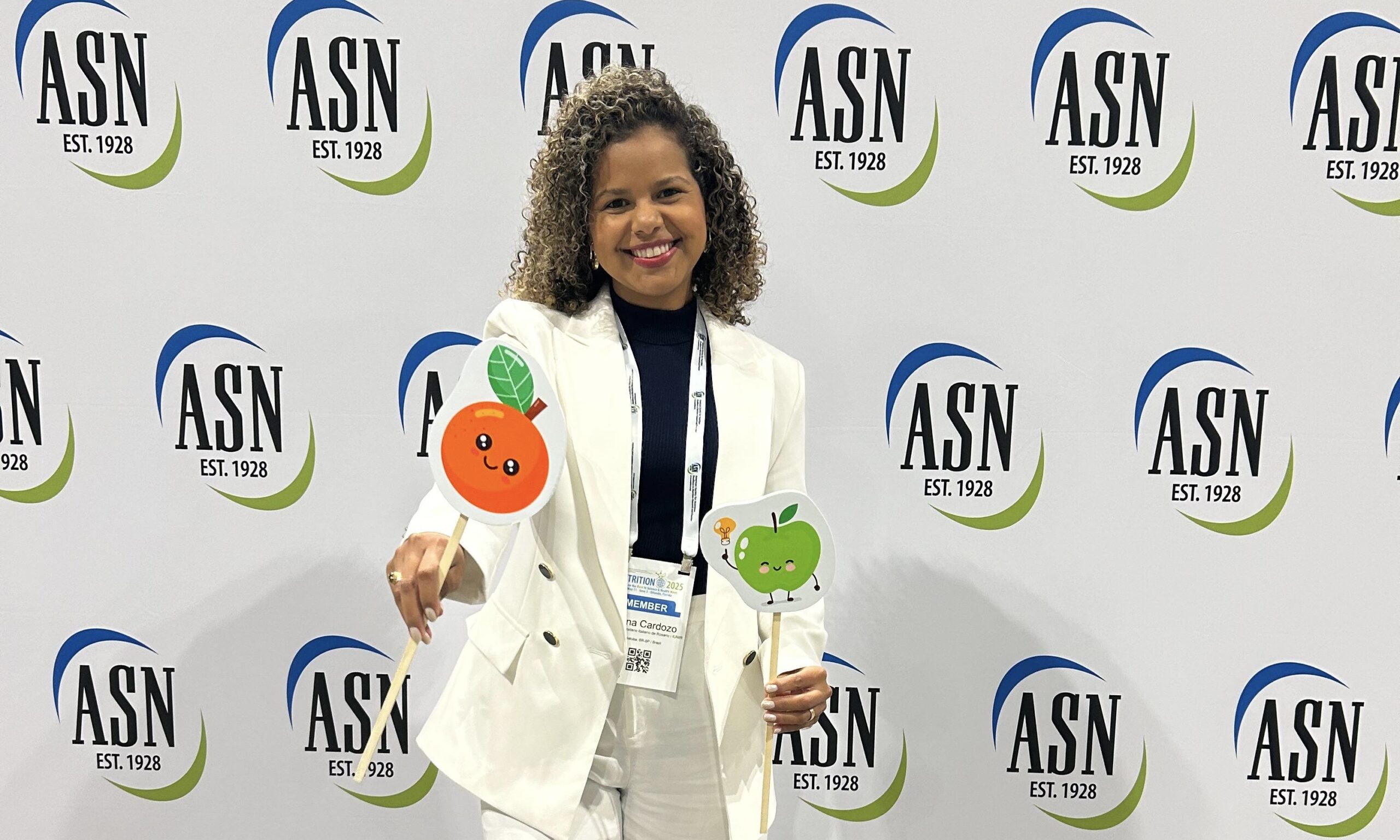 Leia mais sobre o artigo Nutricionista rondoniense apresenta estudo inovador sobre óleo de avestruz em congresso internacional nos EUA